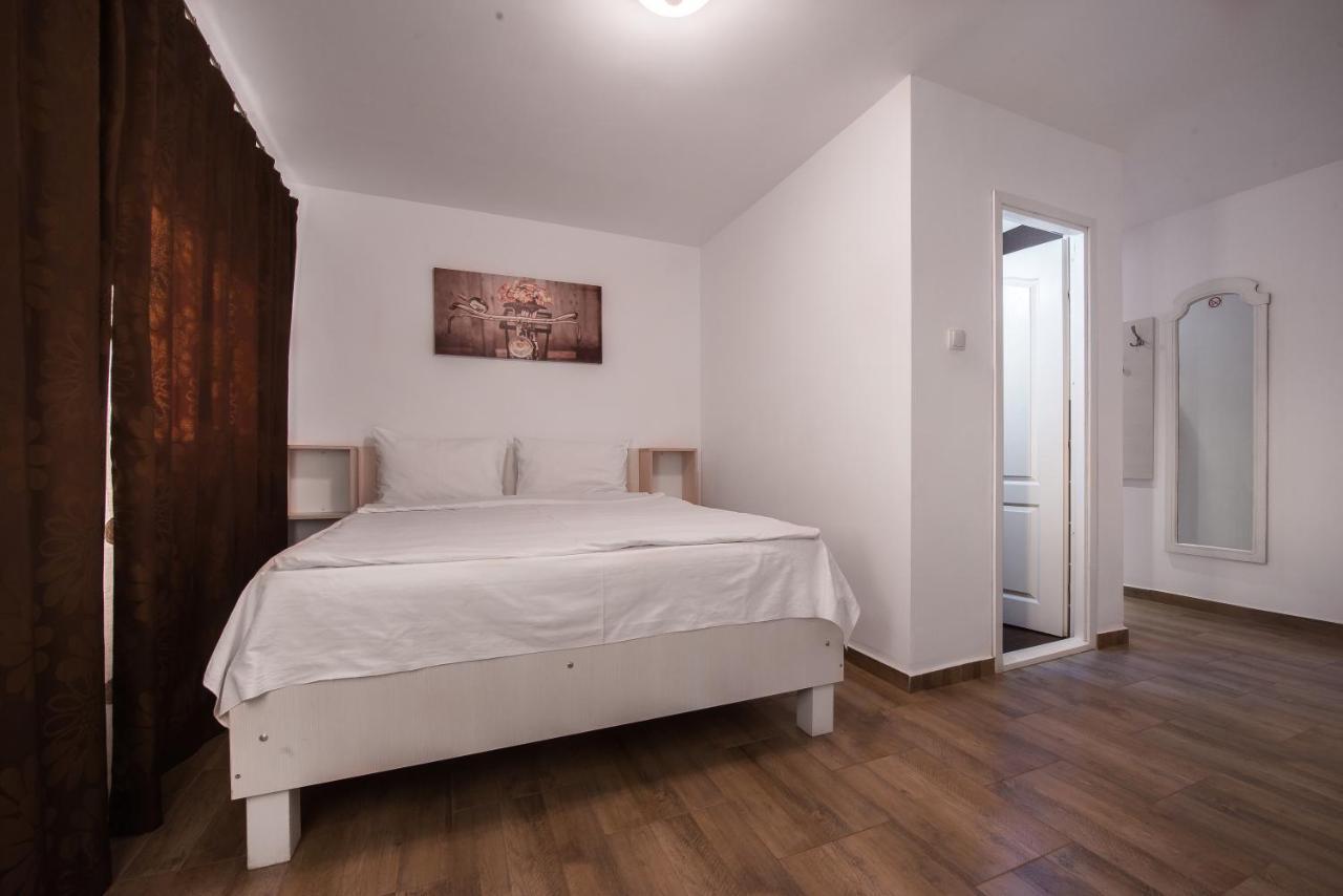 Casa 4 Odai Hotel Douăzeci şi Trei August Eksteriør billede