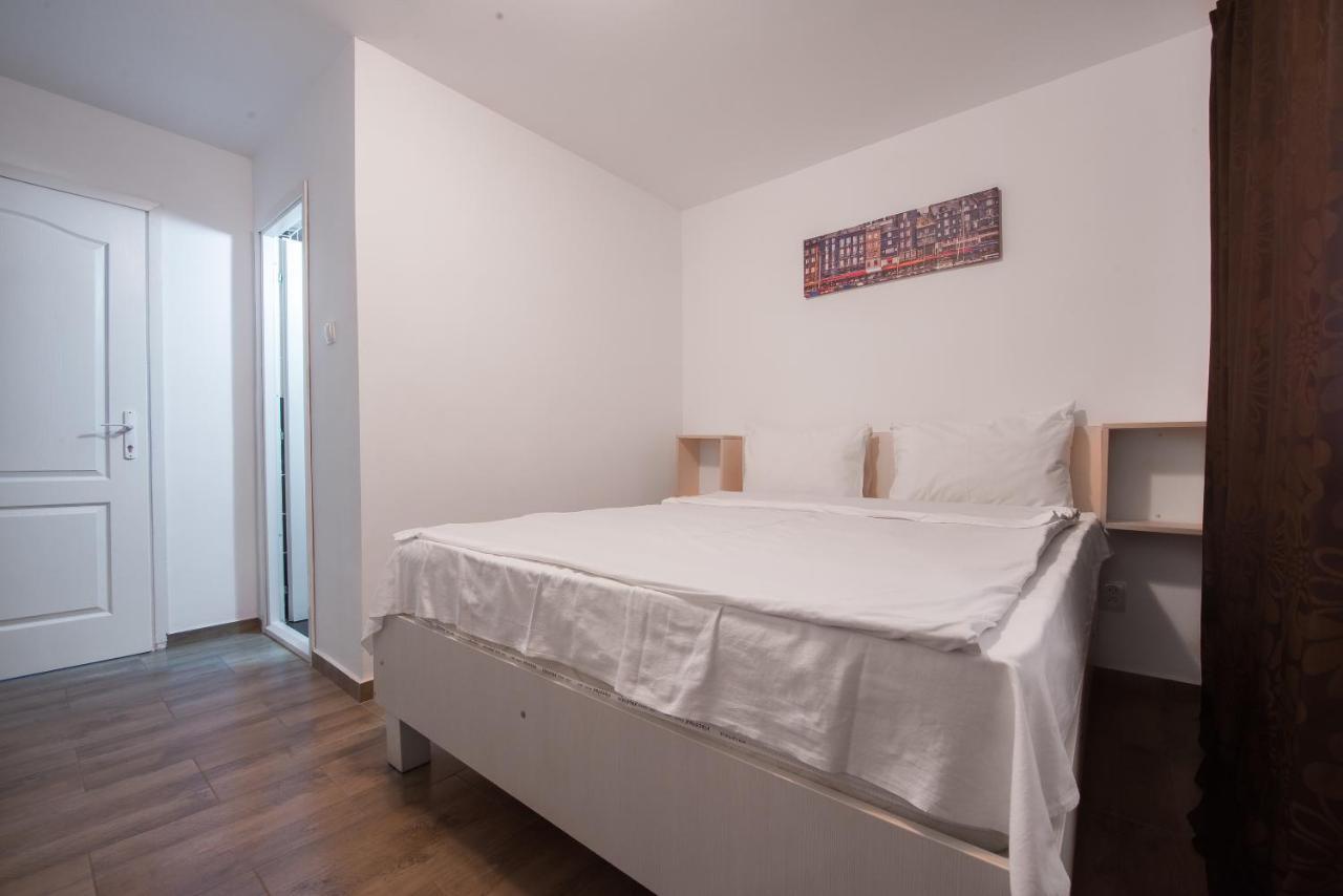 Casa 4 Odai Hotel Douăzeci şi Trei August Eksteriør billede