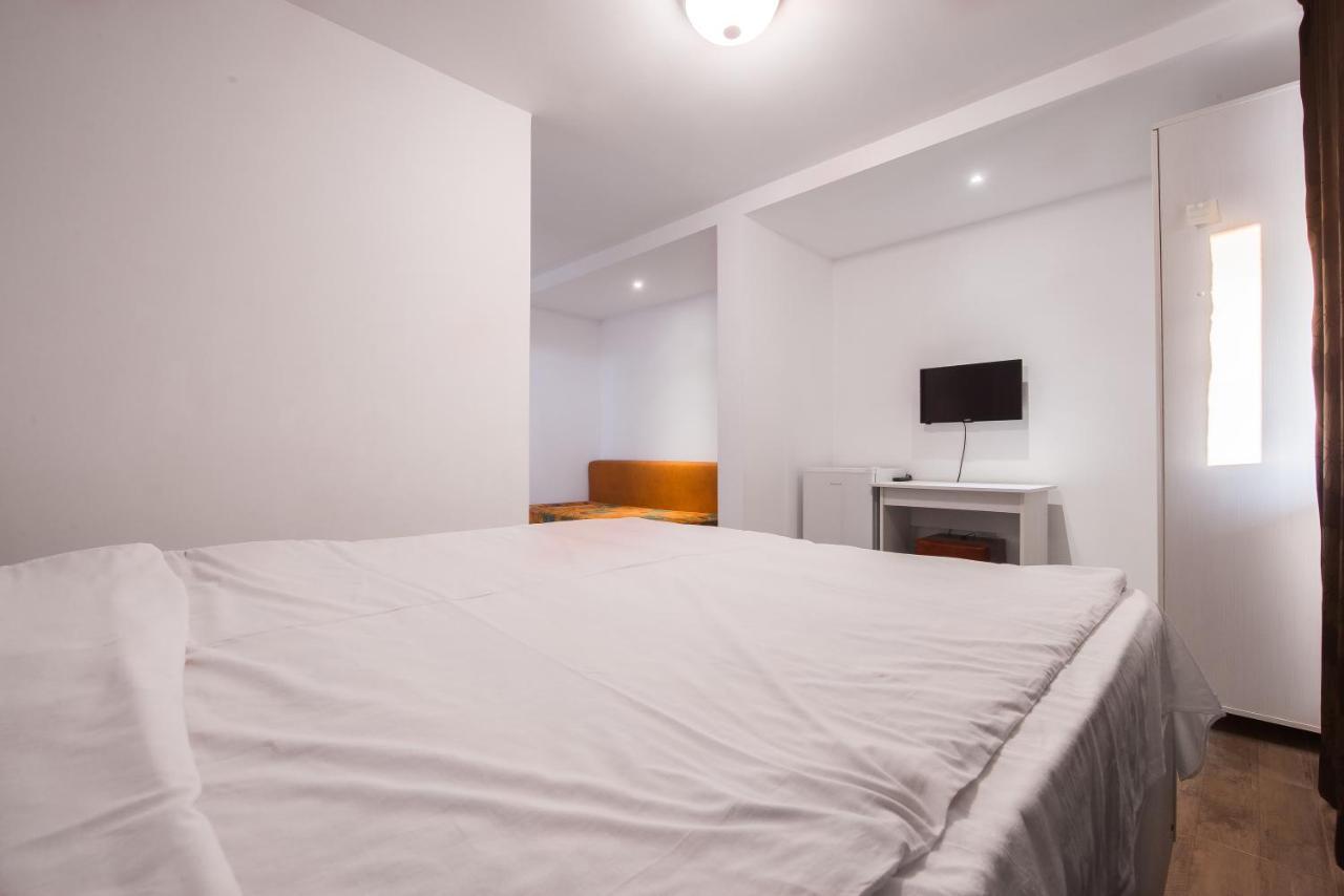 Casa 4 Odai Hotel Douăzeci şi Trei August Eksteriør billede